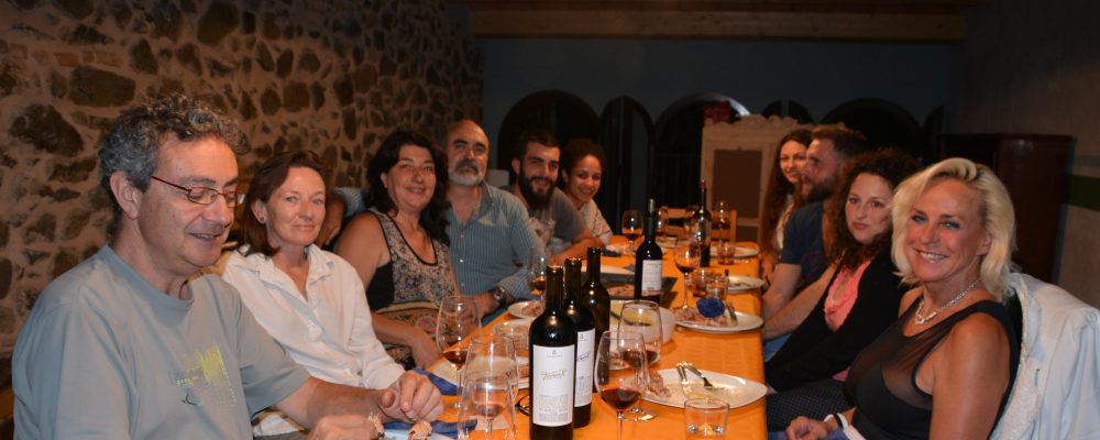 VISITA AL VIÑEDO, A LA BODEGA Y CATA DE 3 VINOS CON MARIDAJE.